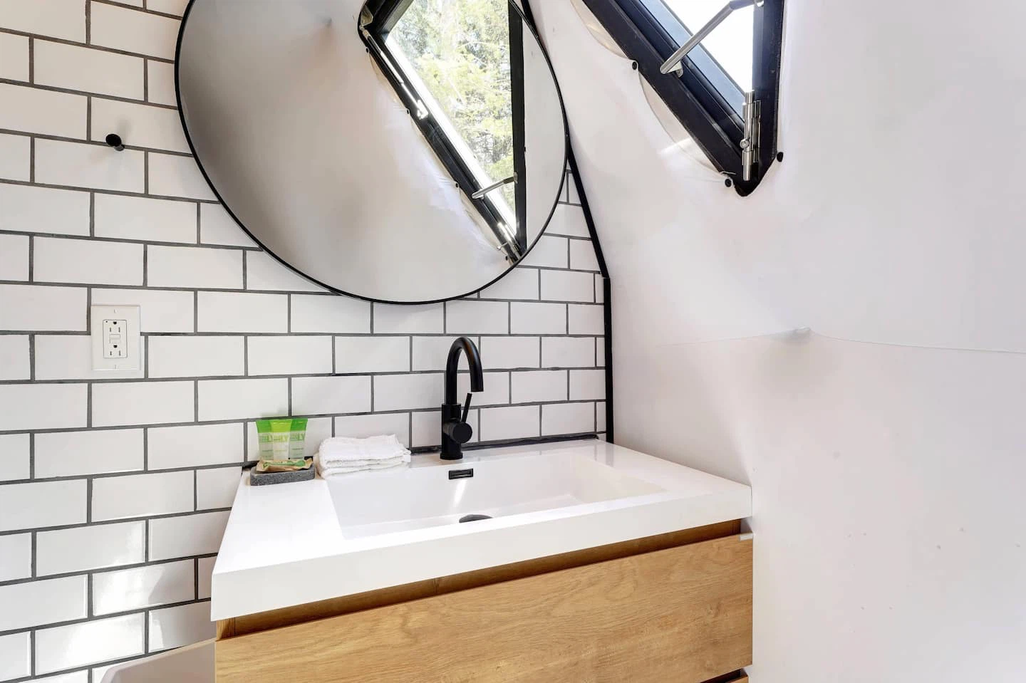 Modern Kitchen In A Dome Residence Modern Kitchen In A Dome Residence